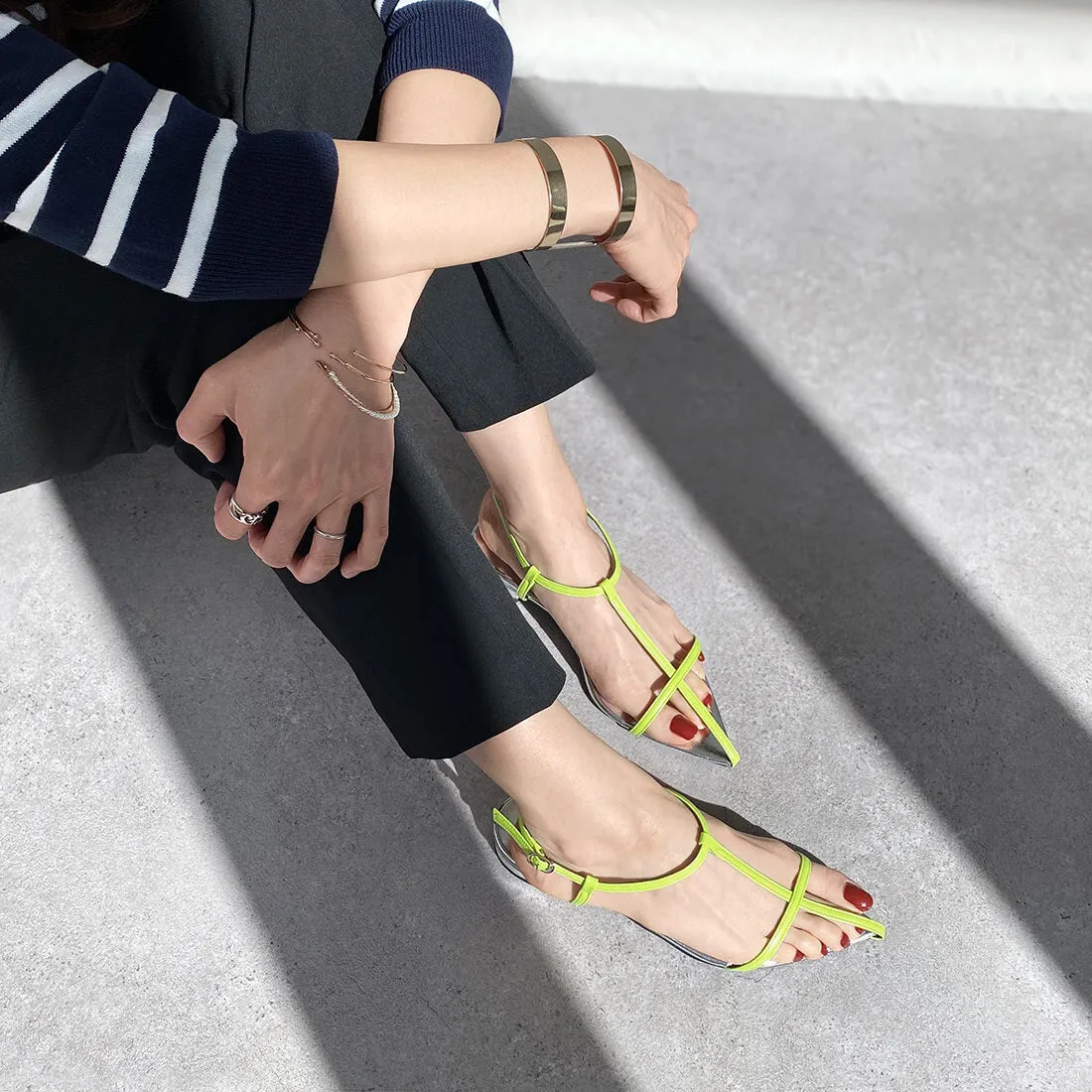 15%OFF: 2024SS: T-Strap Pointed Flat Sandals (m17001) Lime
