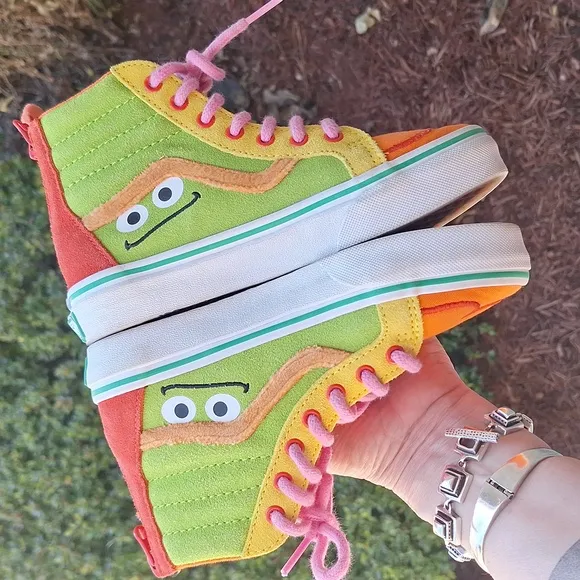RARE Collab Sesame Street x Vans US Kids Size 2 Sk8-hi Zipper Heel Sneakers