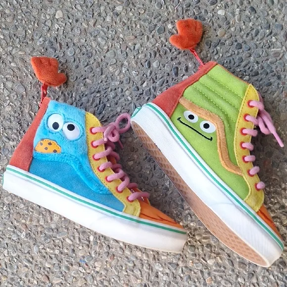 RARE Collab Sesame Street x Vans US Kids Size 2 Sk8-hi Zipper Heel Sneakers