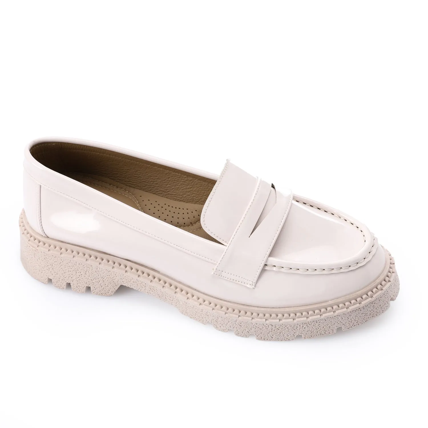 Tassel loafers in shinny beige faux leather