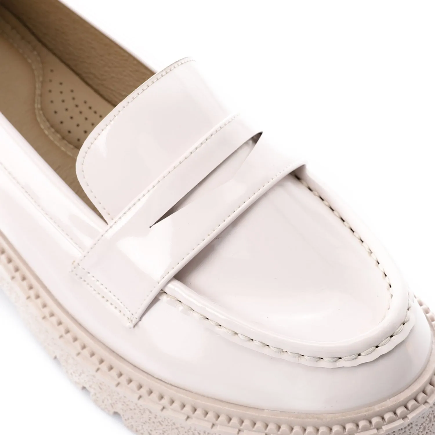 Tassel loafers in shinny beige faux leather