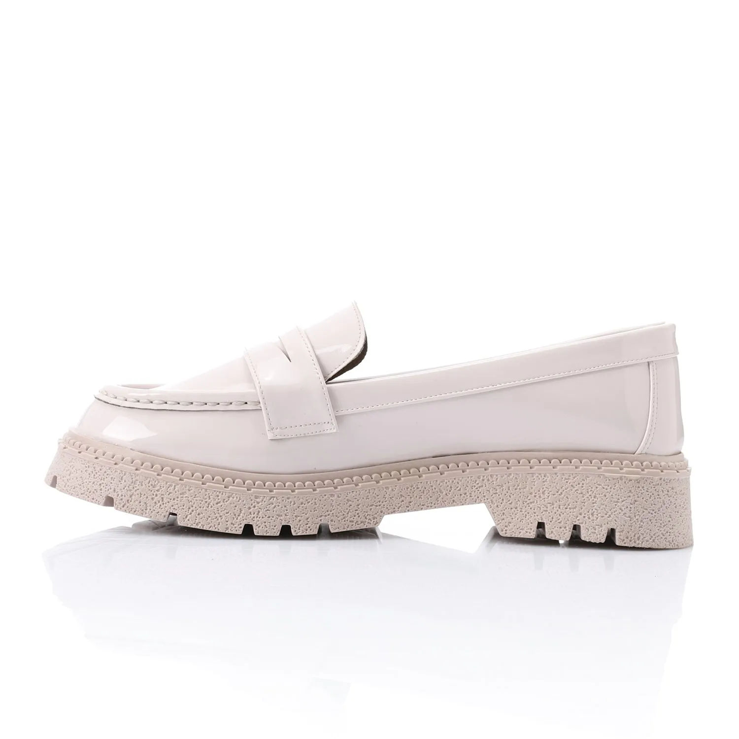 Tassel loafers in shinny beige faux leather