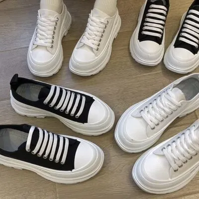 Vetersluitende platform sneakers met ronde neus