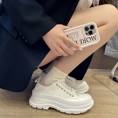 Vetersluitende platform sneakers met ronde neus