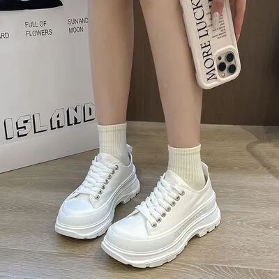 Vetersluitende platform sneakers met ronde neus