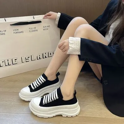 Vetersluitende platform sneakers met ronde neus