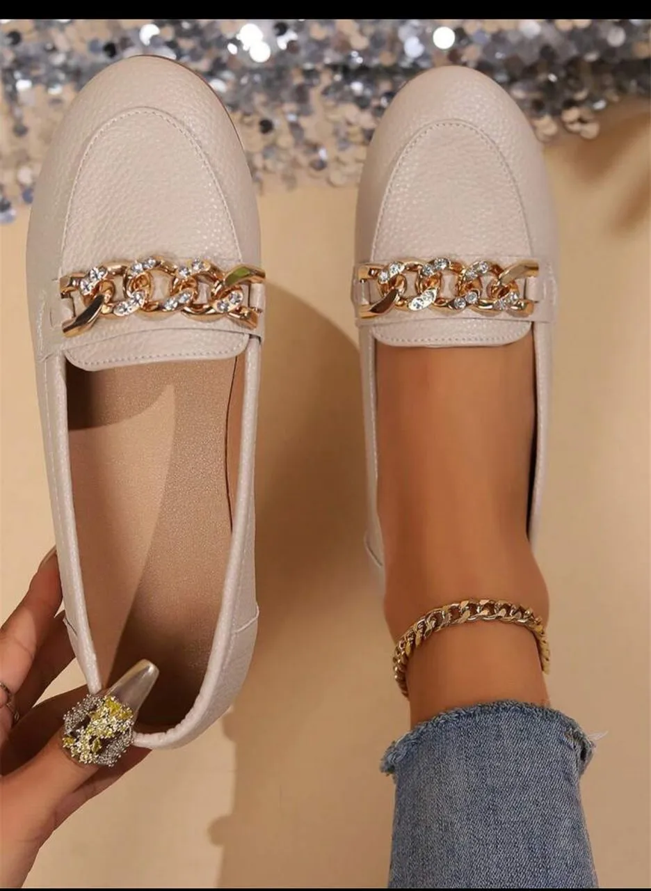 Women's Versatile Round Toe Gold Chain Embellished Loafers, Lizard Pattern Fabric, Slip-On Driving Shoes, Vintage PU Material, Elegant British Style, Soft Sole Comfortable Flat Shoes, Spring/Summer 2025, Apricot/White
